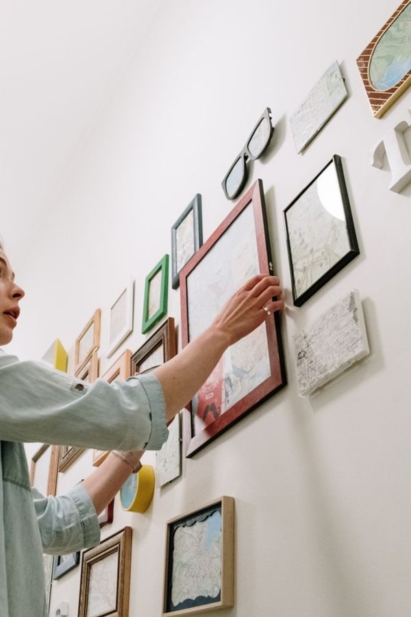 Arranging framed pictures on a gallery wall